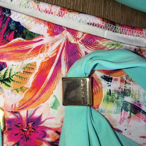 Bikini Set - Picture 2 of 3